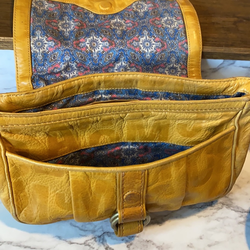 MARC by Marc Jacobs leather shoulder bag with interior pattern